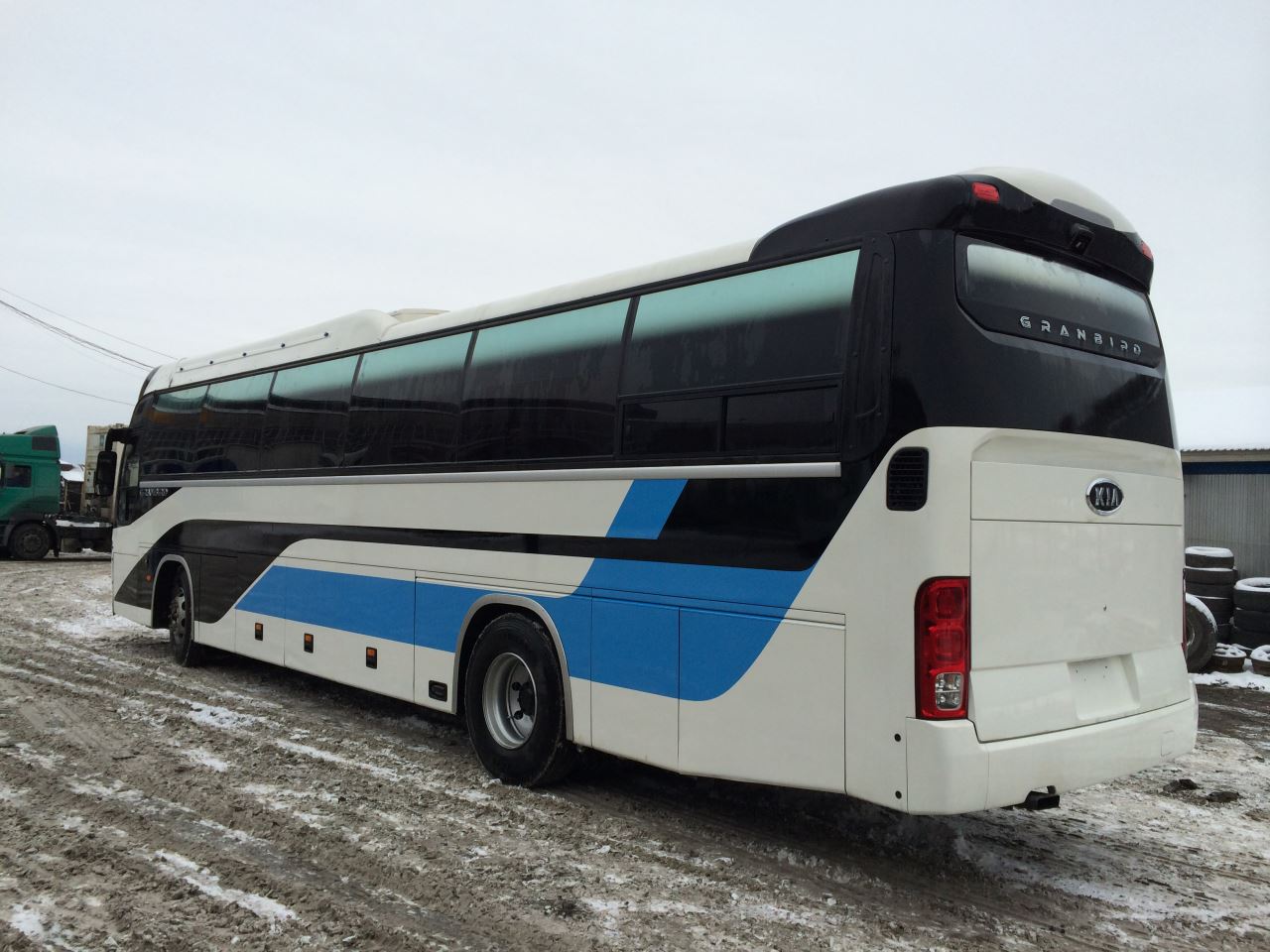 Заказ и аренда Kia Grandbird с водителем в Мурманске - Тк-мурманск